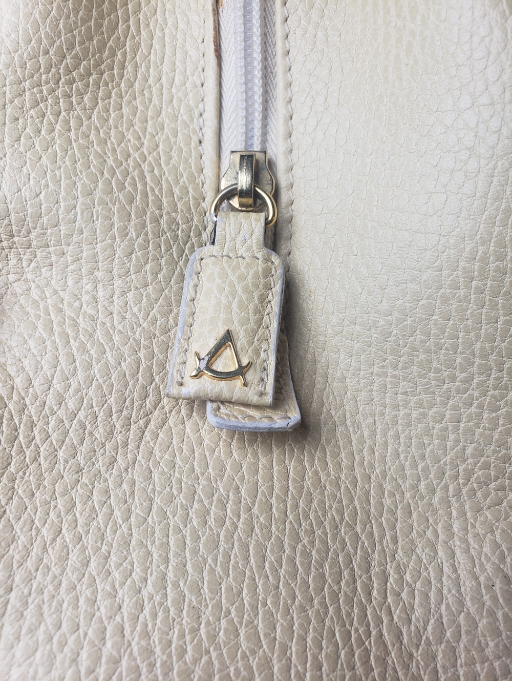 Desmo Vintage Italian Shoulder Bag in Pastel Yellow - Medium Size Bag - Picture 6 of 16